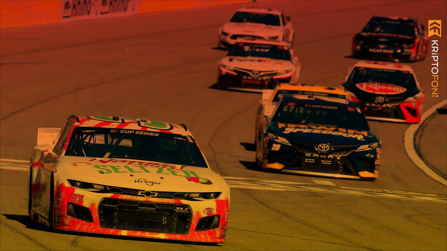 NASCAR Sürücüsü Landon Cassill, Maaşını Bitcoin ve Litecoin Olarak Alacak Nascar sürücüsü Landon Cassill, kripto para yatırım uygulaması Voyaver ile