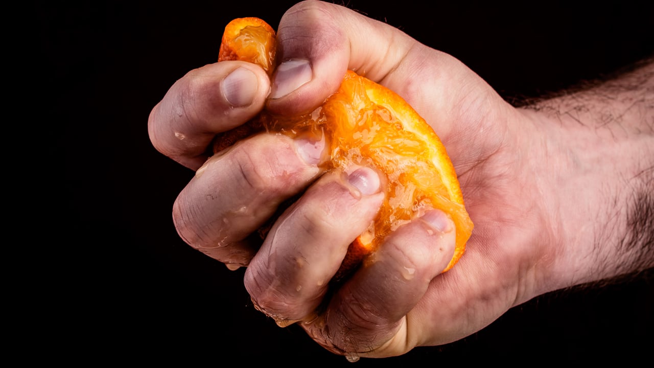 Short Squeeze ve Long Squeeze Nedir? Yatırım Stratejileri İçin Bilmeniz Gerekenler Finansal piyasalarda yatırımcıların karşılaştığı en ilginç ve heyecan verici durumlardan