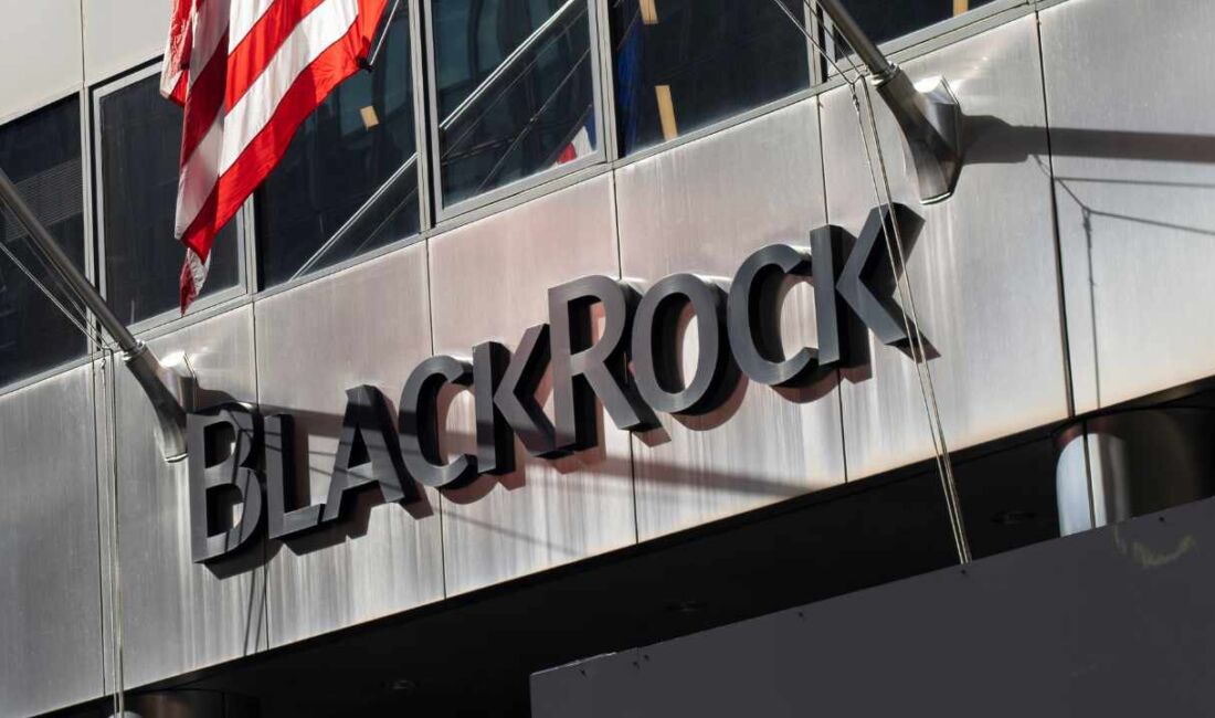 BlackRock Bitcoin ETF Piyasasında Kasırga Gibi Esiyor! Seride 5. Gün BlackRock'ın IBIT isimli Bitcoin ETF'si, üst üste beşinci gün 100
