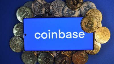 Coinbase, kullanıcı dostu arayüzü ve geniş kripto para desteği ile