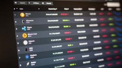 Merkezi borsalar istikrar, DeFi platformları ise yenilik ve esneklik sunar.